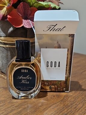 GODA Extrait - Pheromone Infused scent AMBER KISS